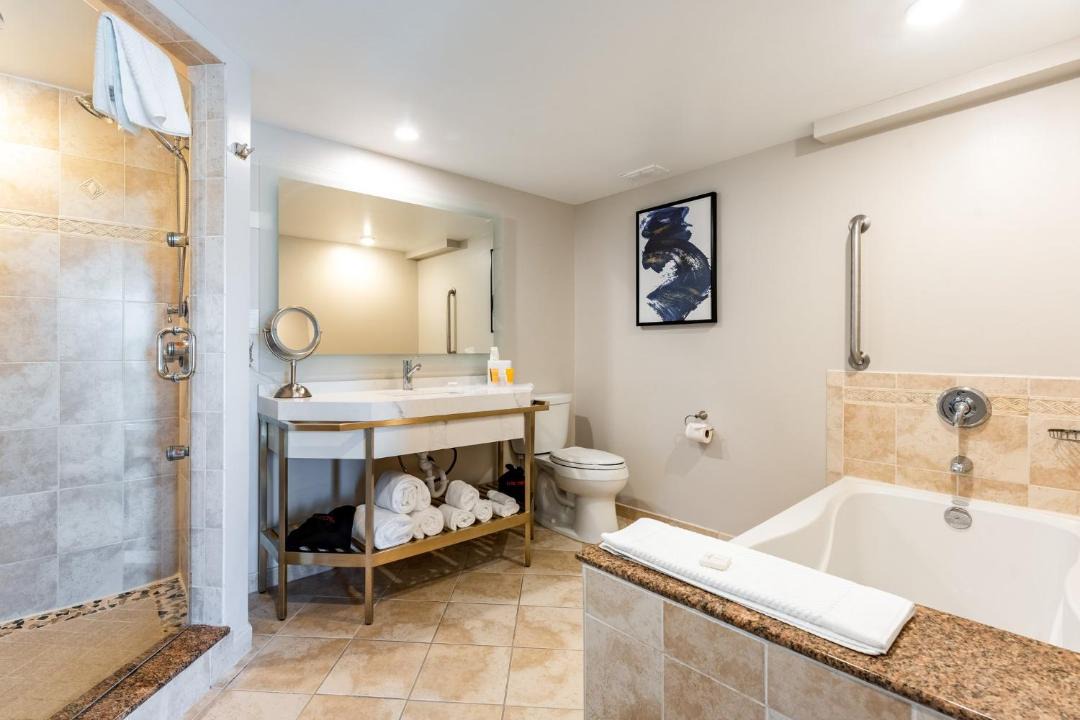 Photo of Bathroom in Lake Dot