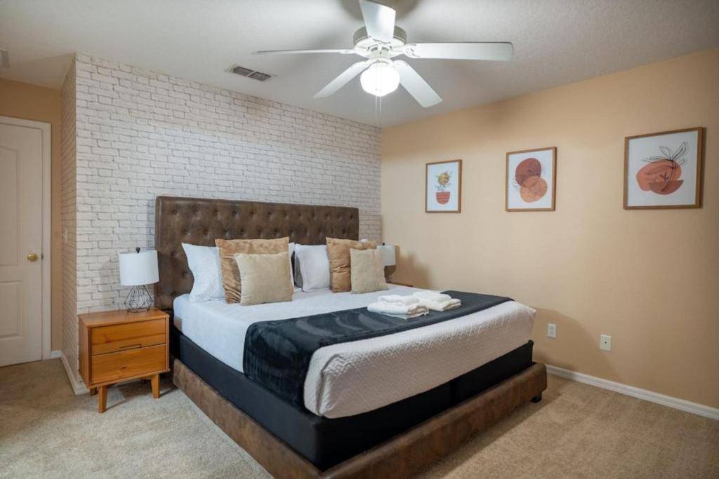 Photo of Bedroom in Sandy Ridge