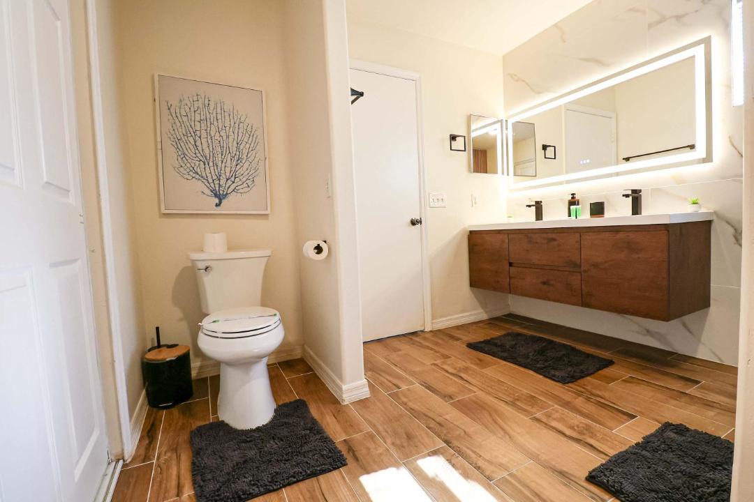 Photo of Bathroom in Buena Ventura Lakes