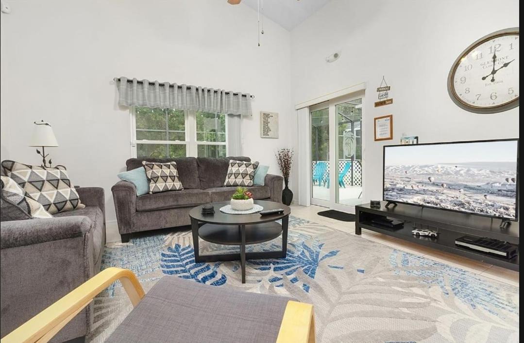 Photo of Livingroom in Eagle Pointe South