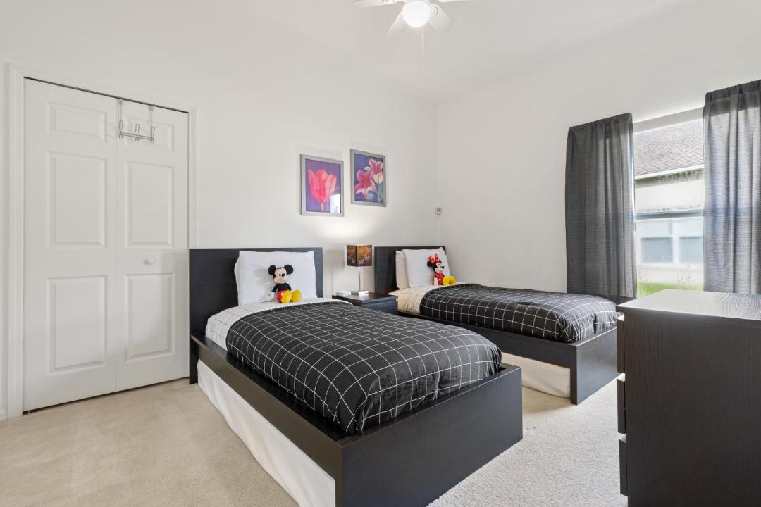 Photo of Bedroom in Crescent Lakes