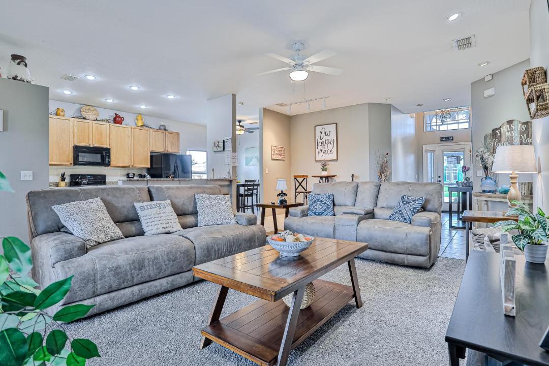 Photo of Livingroom in Crescent Lakes