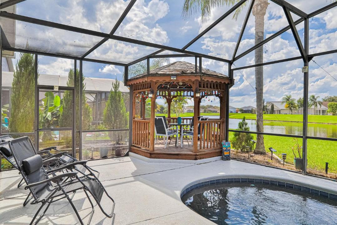 Photo of Patio Balcony in Crescent Lakes