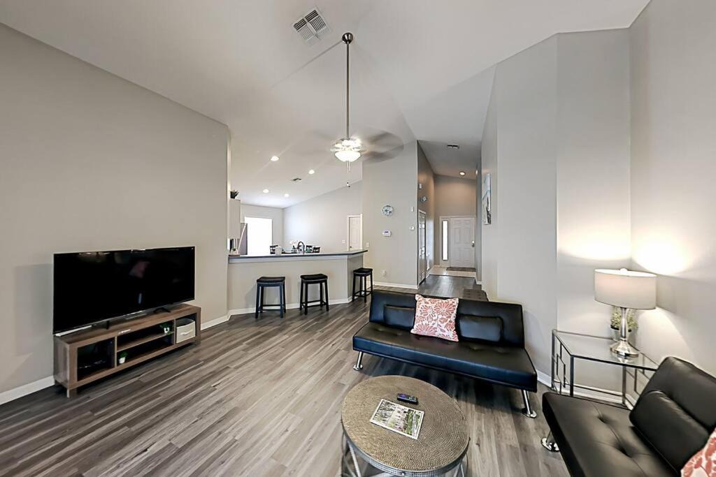 Photo of Livingroom in Florida Pines