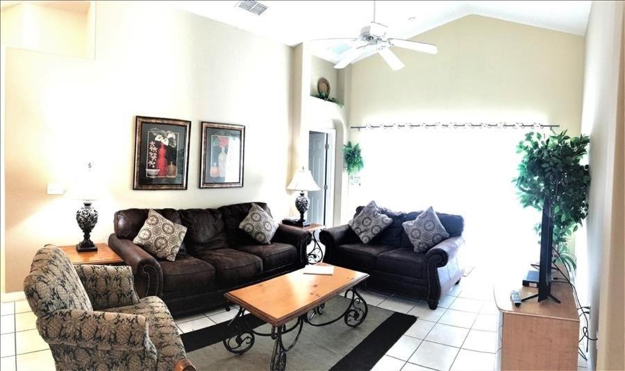 Photo of Livingroom in Four Corners