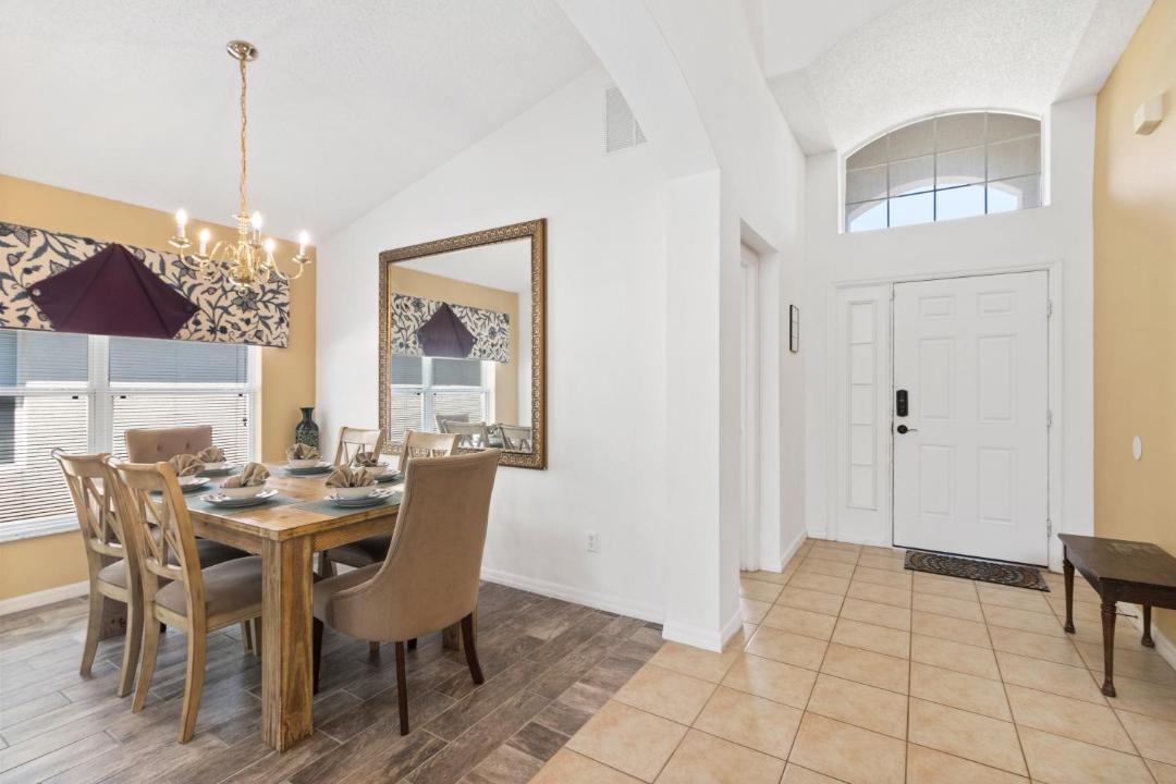 Photo of Livingroom in Seasons