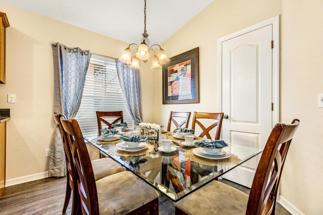Photo of Livingroom in Sandy Ridge
