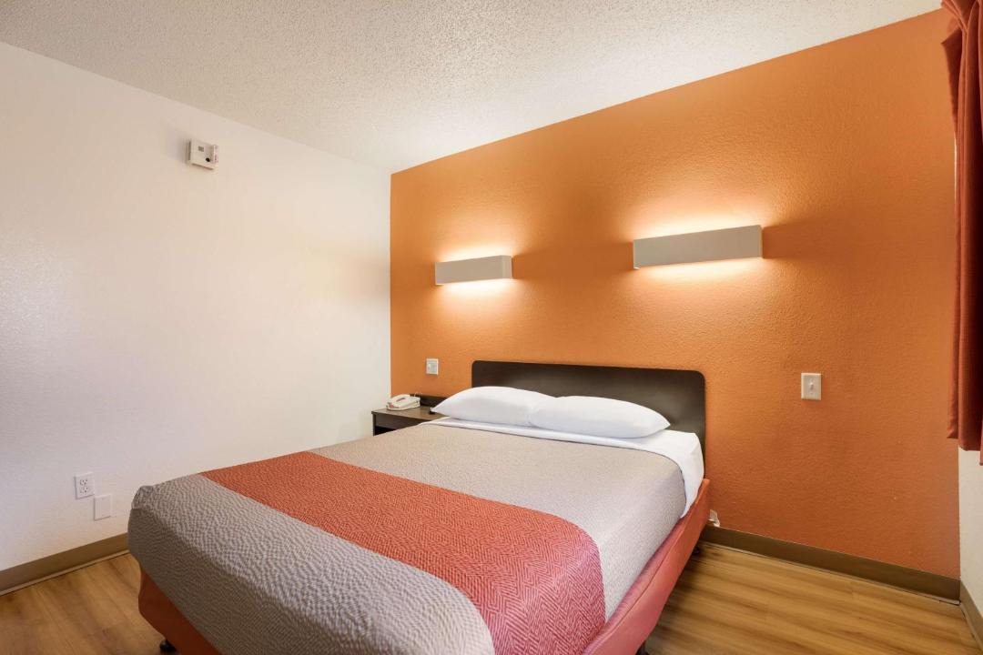 Photo of Bedroom in Florida Center