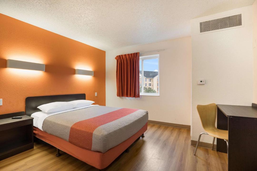 Photo of Bedroom in Florida Center