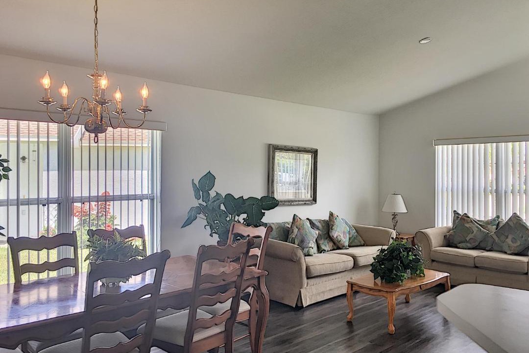 Photo of Livingroom in Tivoli Manor