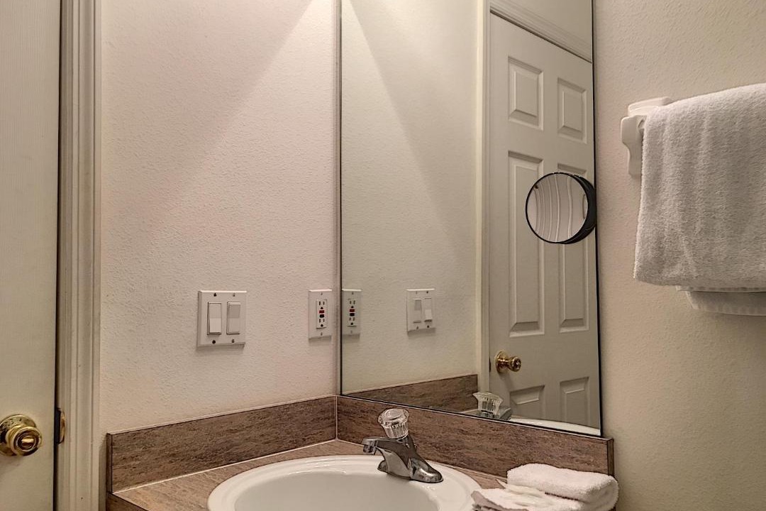 Photo of Bathroom in Tivoli Manor