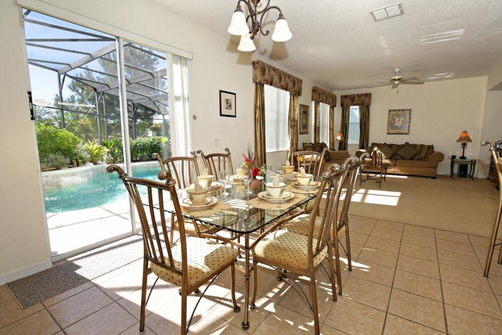 Photo of Livingroom in Windwood Bay