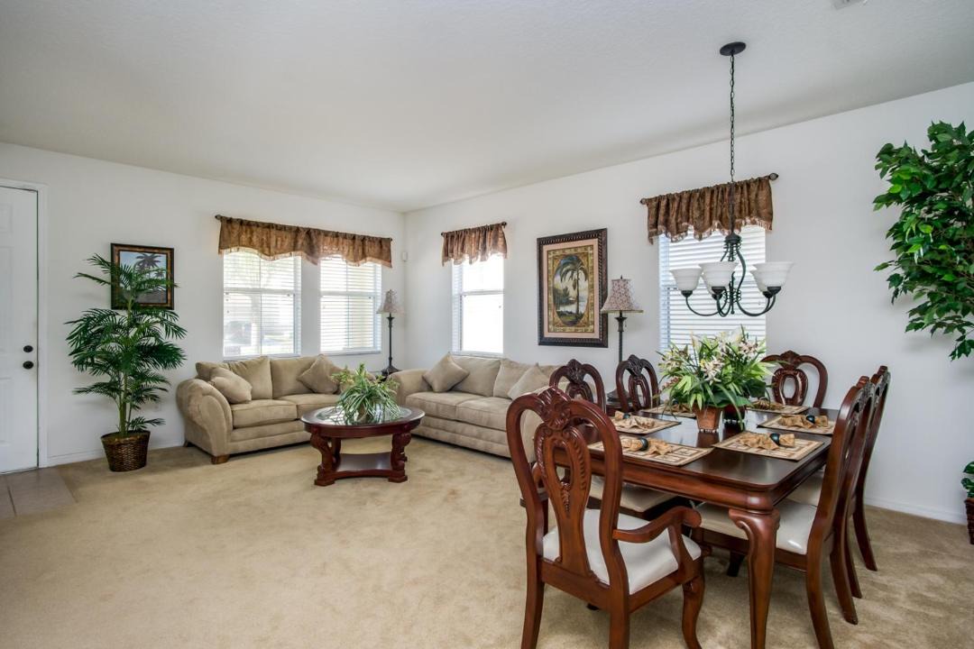 Photo of Livingroom in Windwood Bay