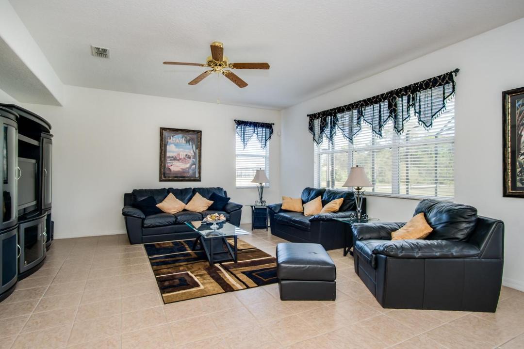 Photo of Livingroom in Windwood Bay