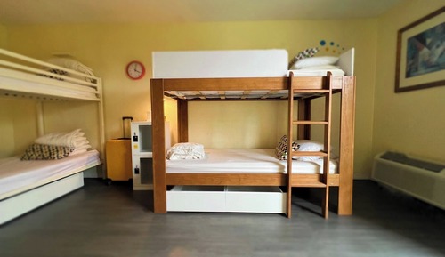 Deluxe Shared Dormitory, Women only