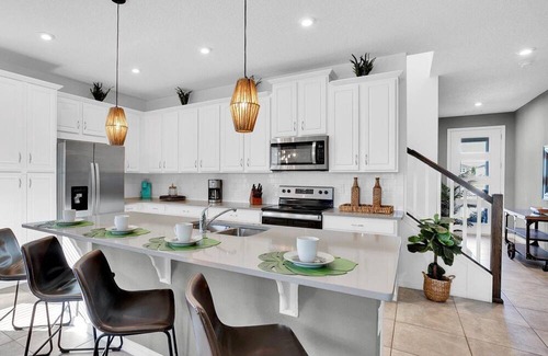 Kissimmee Apartment | 5 Bedroom Townhome 728759 by Houzlet