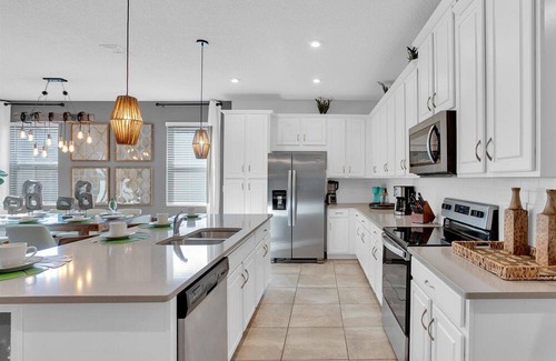 Kissimmee Apartment | 5 Bedroom Townhome 728759 by Houzlet