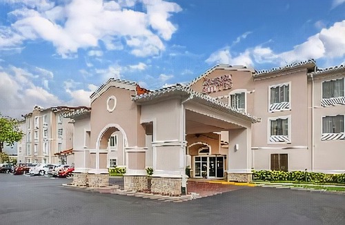 North Orange Hotel | Comfort Suites Downtown