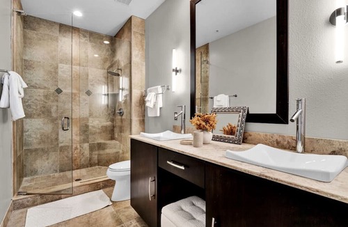 Colonialtown South House | Chic 2BR Escape: Prime Locale & Stylish Amenities