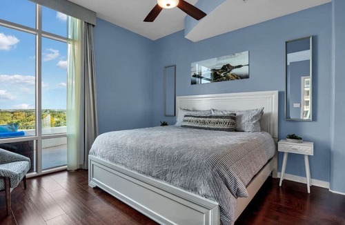South Eola Condo | 2/2 PENTHOUSE DOWNTOWN with large Billiard room