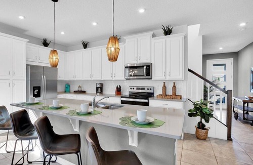 Kissimmee Apartment | 5 Bedroom Townhome 728759 by Houzlet