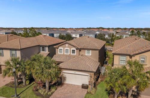 Loughman Villa | Dazzling 5BR Villa in Solterra with pool