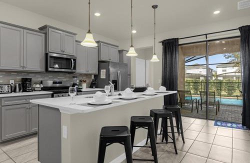 Loughman Villa | Dazzling 5BR Villa in Solterra with pool